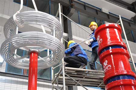 變頻串聯(lián)諧振裝置組裝現(xiàn)場